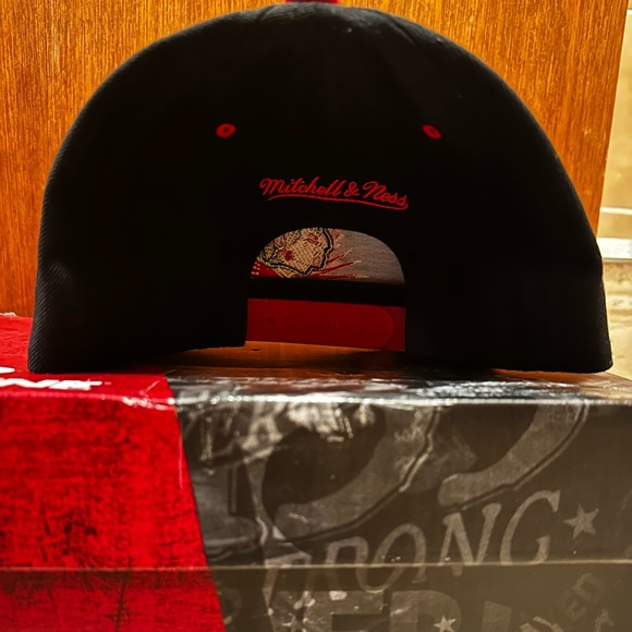 Chicago Blackhawks Snapback Hat - Picture 2 of 3
